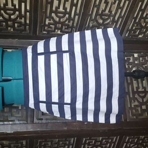 Draper James size 6 blue and white stripe skirt with pockets